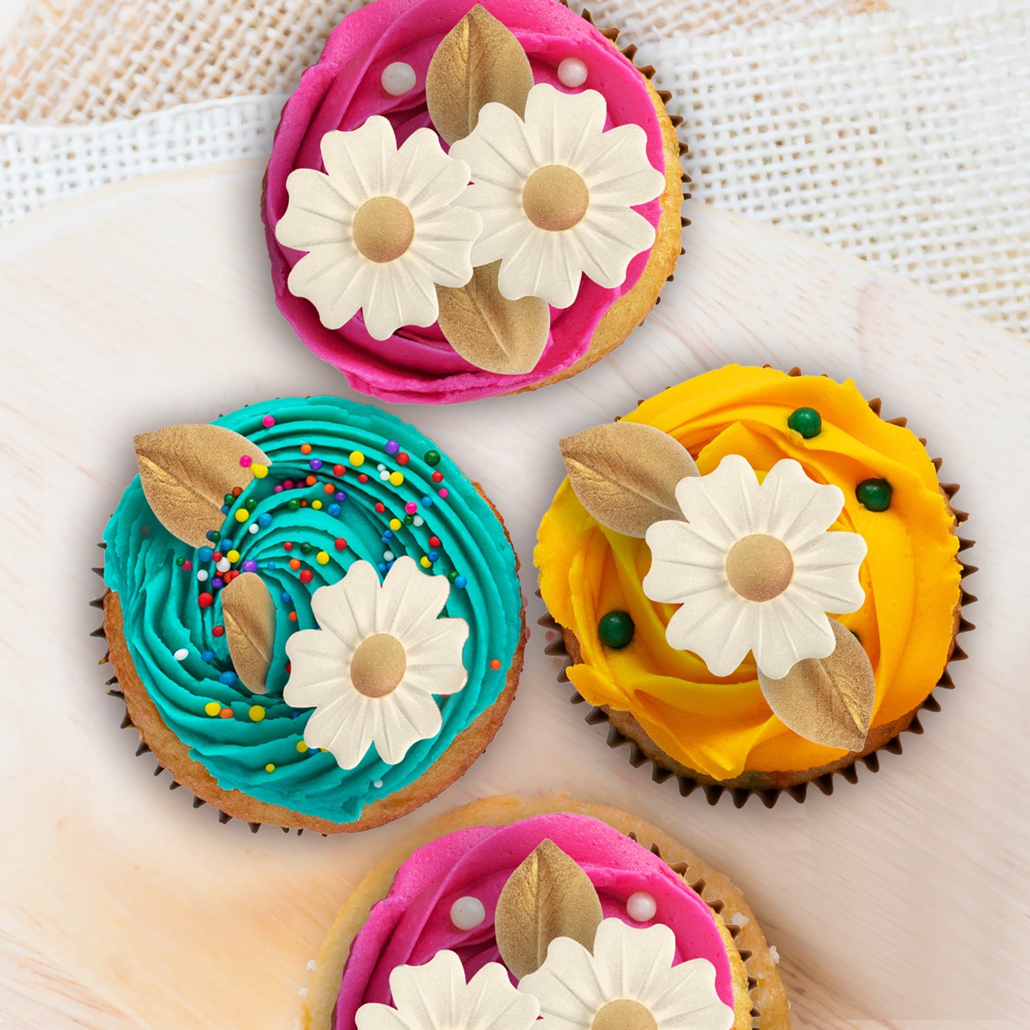 Eetbare Witte Bloemen met Gouden Blaadjes