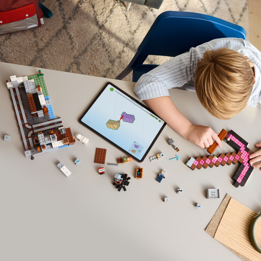 LEGO Minecraft - De pikhouweelmijn 8+