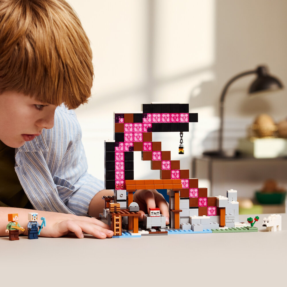 LEGO Minecraft - De pikhouweelmijn 8+