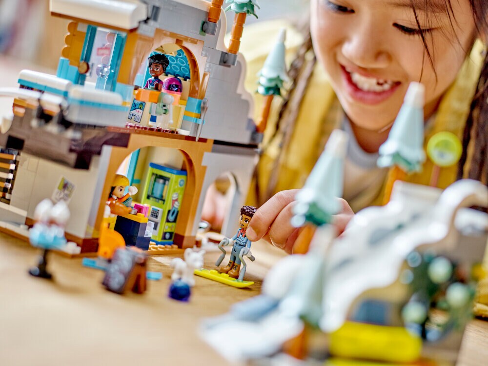 LEGO Friends - Vakantie skipiste en café 9+