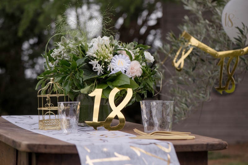 Gouden kartonnen decoraties 20 cm 70 jaar 4 stuks