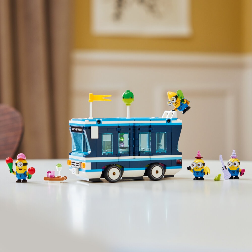LEGO Minions - Muzikale feestbus van de Minions 7+