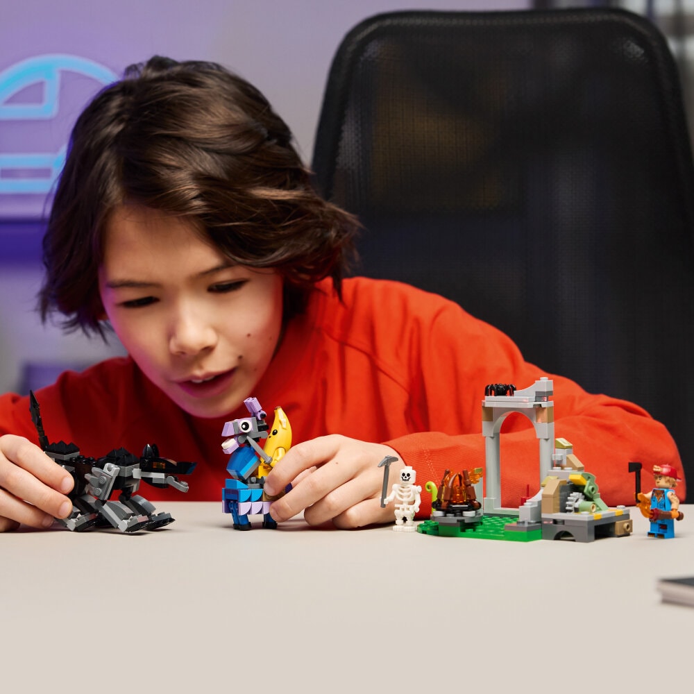 LEGO Fortnite - Peely en Sparkplugs kamp 7+