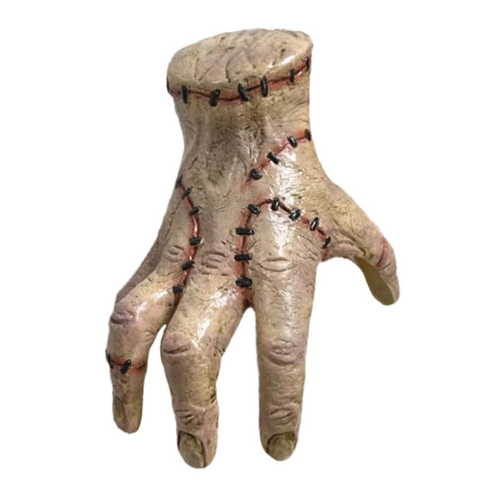 Wednesday - Hand op de schouder
